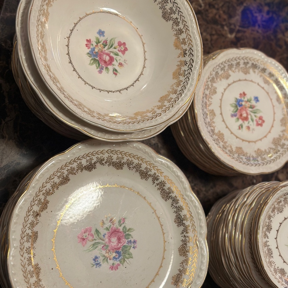Stetson Elegant Floral Dinnerware Set with Gold Accents 22kt gold